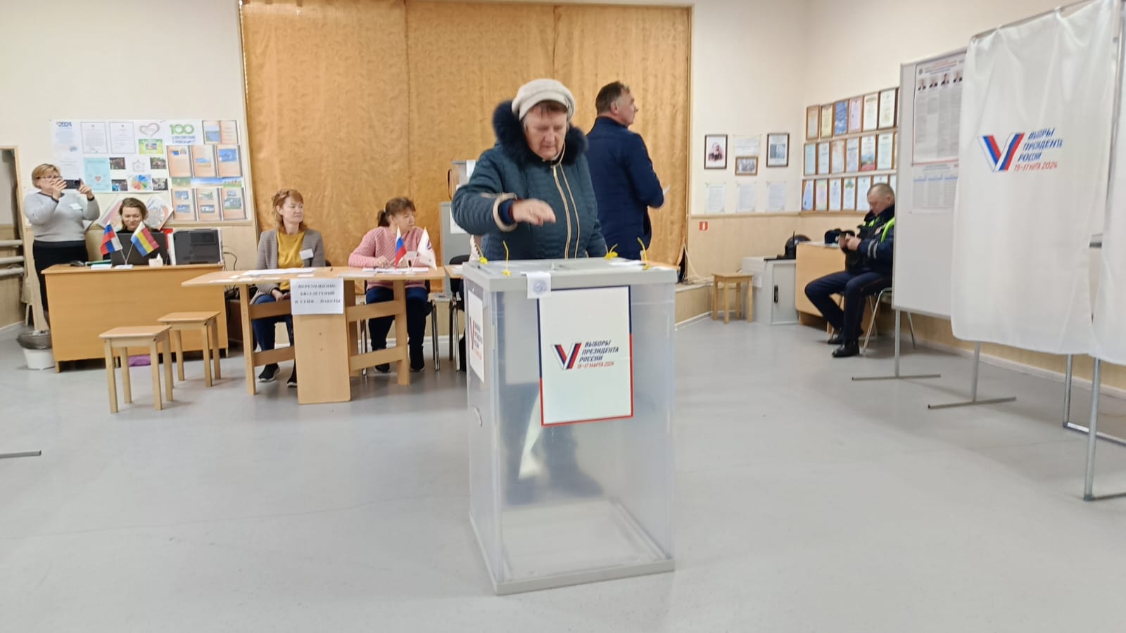 В Аксайском районе началось голосование